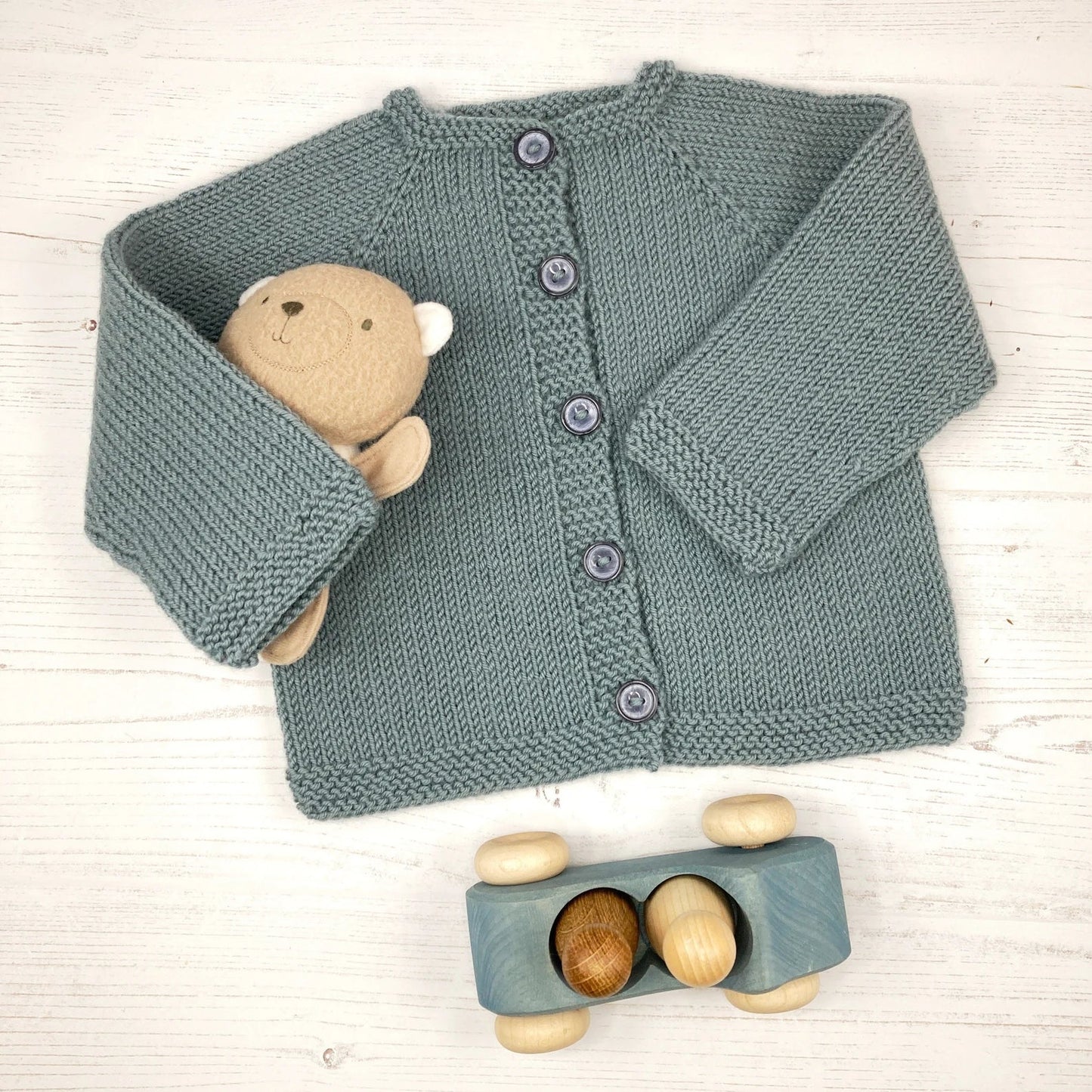 Knitting Pattern for an Easy Baby Cardigan
