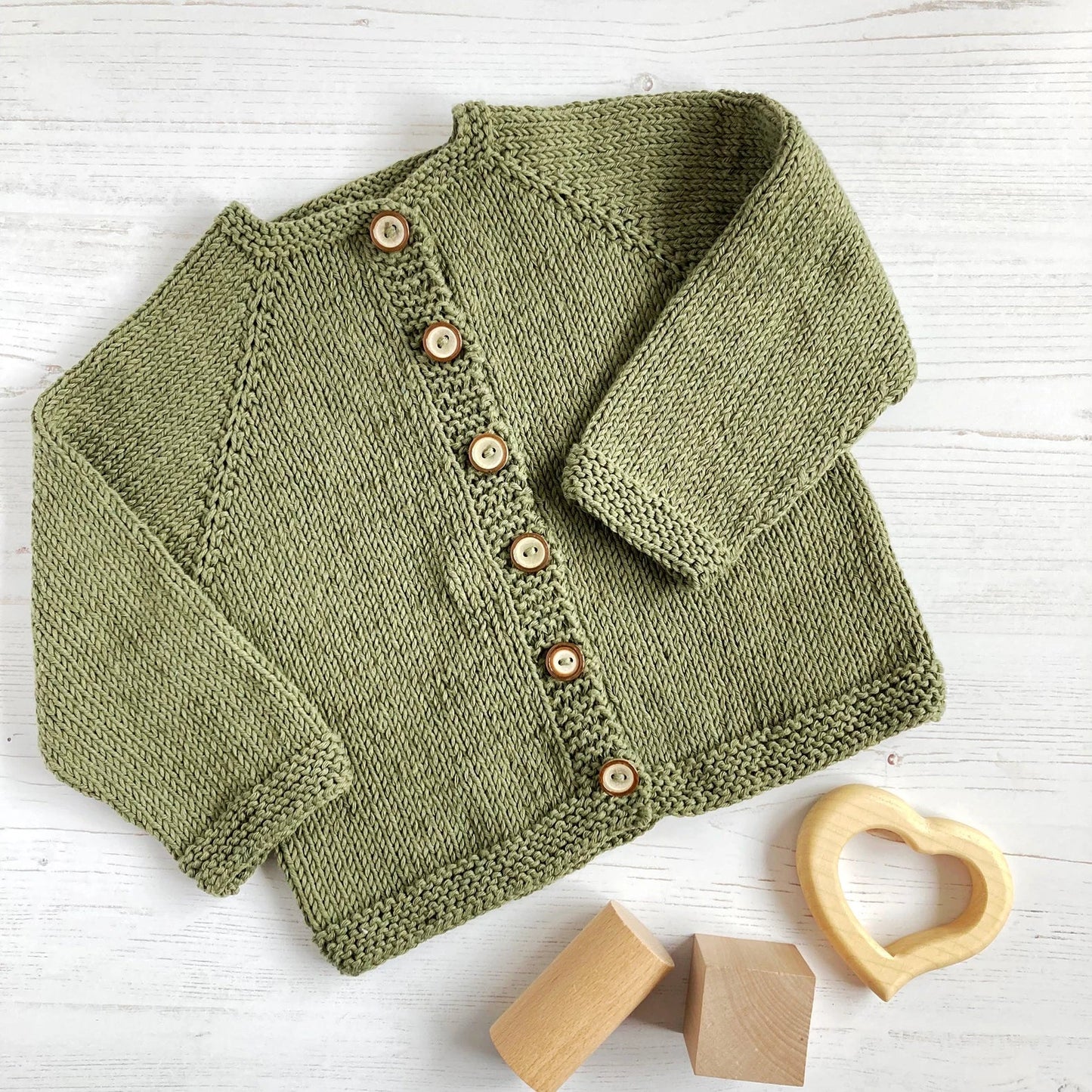 Knitting Pattern for an Easy Baby Cardigan