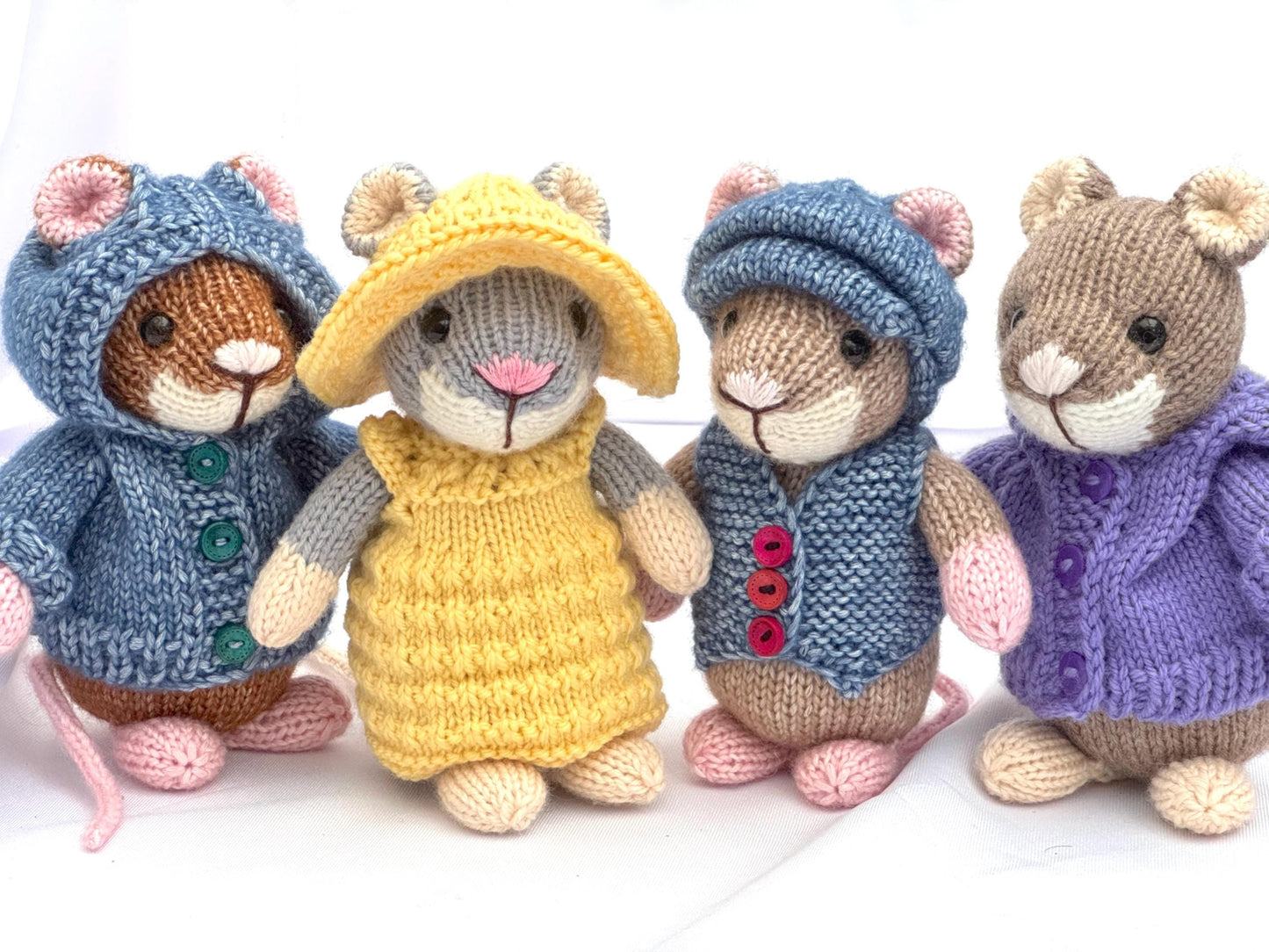 Meadow Mouse Knitting Pattern
