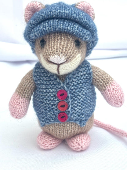 Meadow Mouse Knitting Pattern