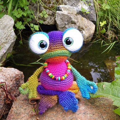 Sandwich Frog Crochet Pattern