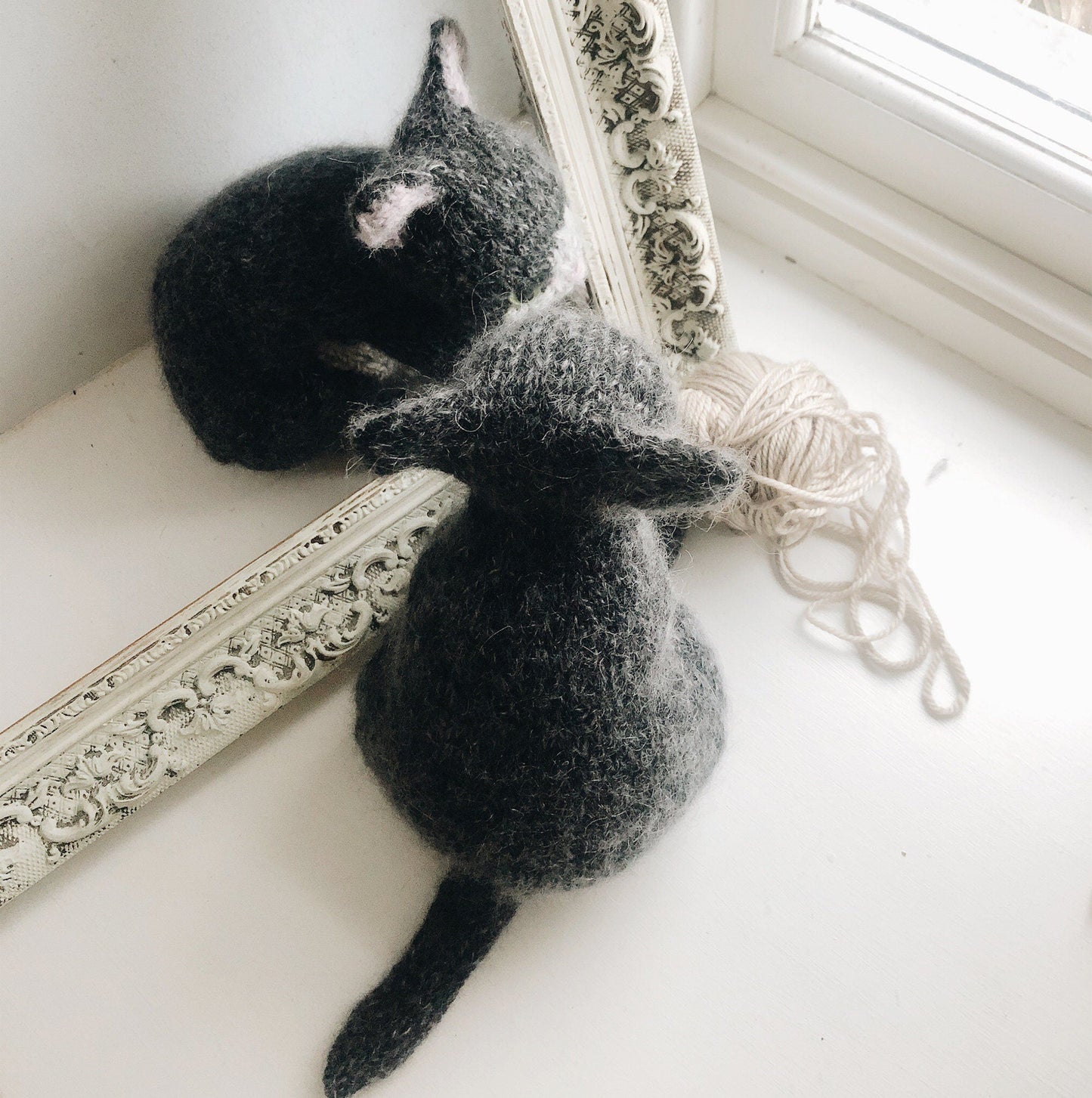 Pretty Sitting Kitten Knitting Pattern