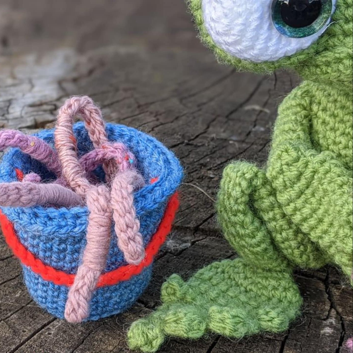 Sandwich Frog Crochet Pattern