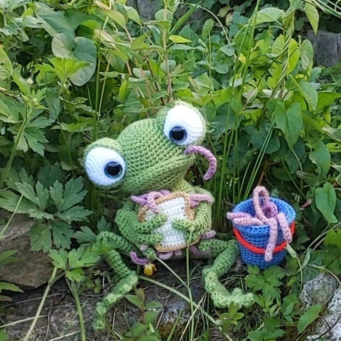 Sandwich Frog Crochet Pattern