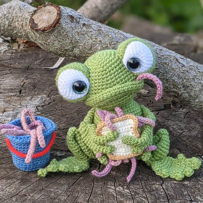 Sandwich Frog Crochet Pattern