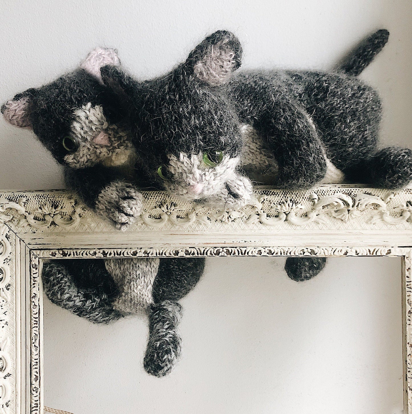 Pretty Sitting Kitten Knitting Pattern