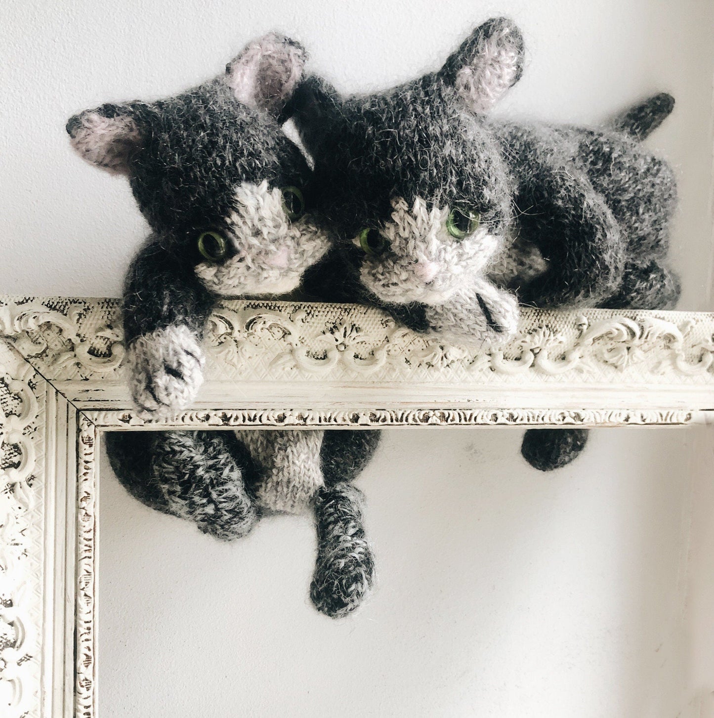 Pretty Sitting Kitten Knitting Pattern