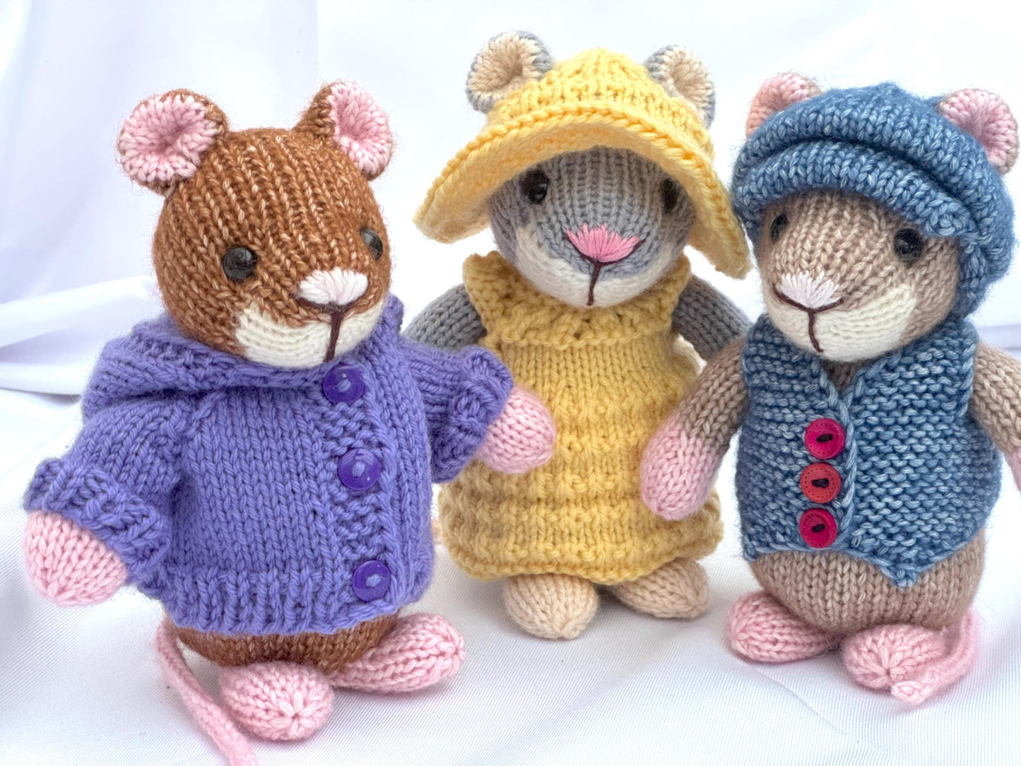 Meadow Mouse Knitting Pattern