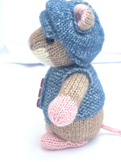 Meadow Mouse Knitting Pattern
